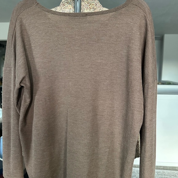 Multiple Women's Top - Picture 2 of 6